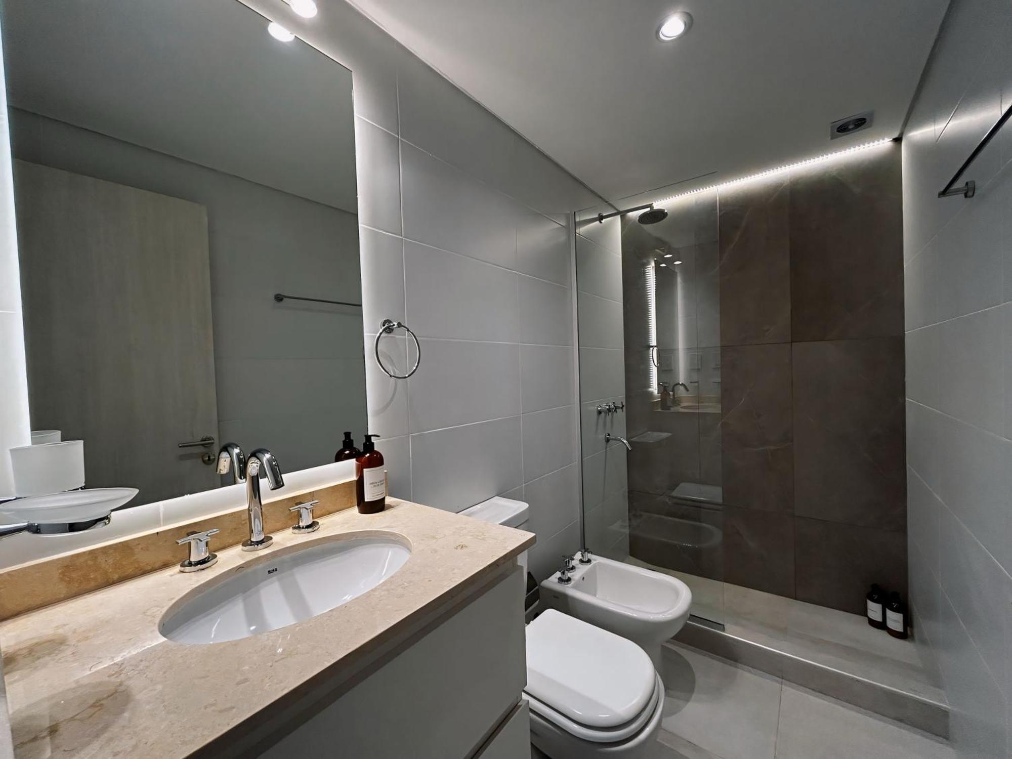 Alcazar Luxe Living En El Centro De Apartamento
